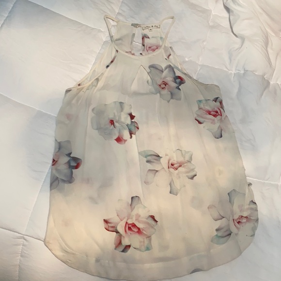 Willow & Clay Floral Blouse - Picture 2 of 5